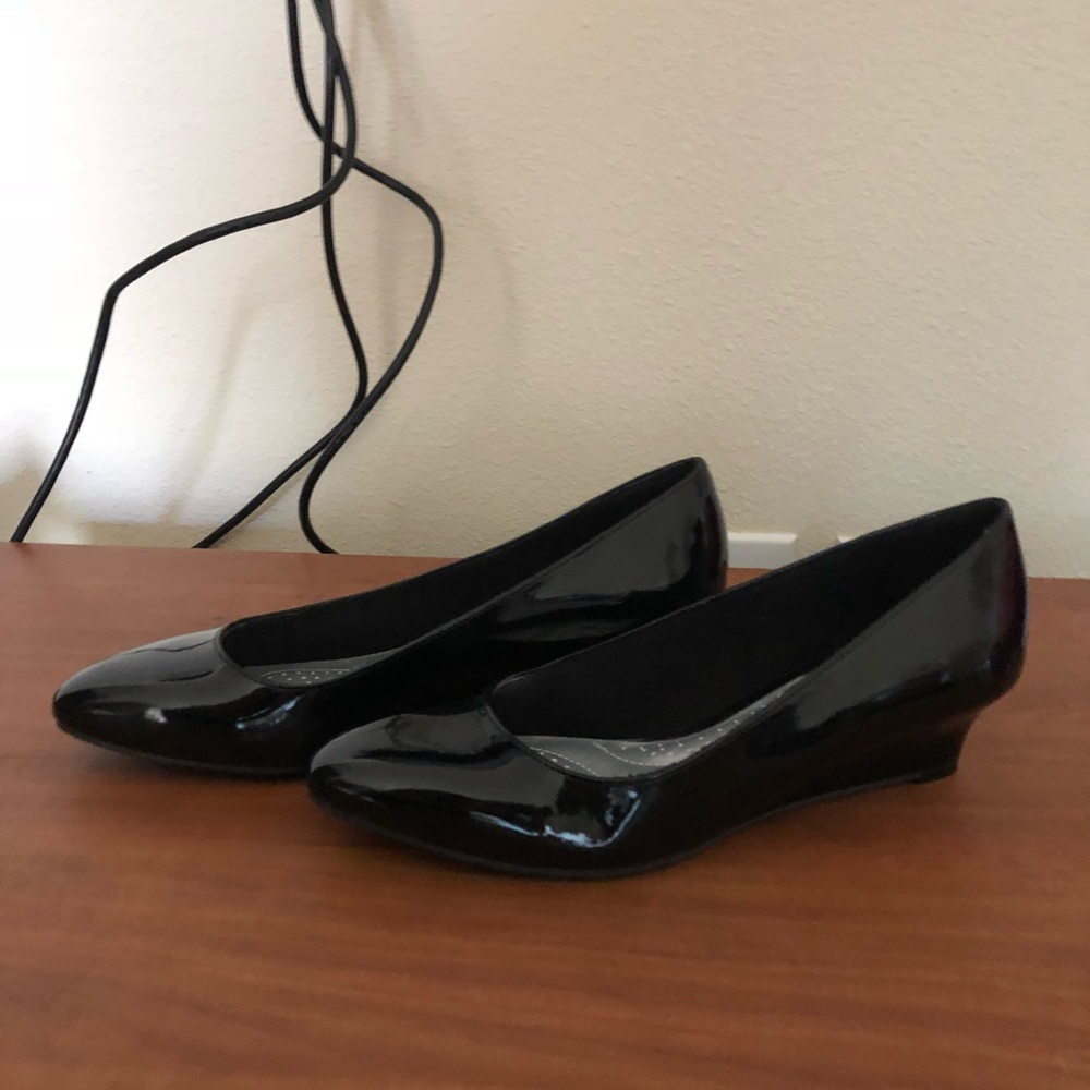 Black Wedges